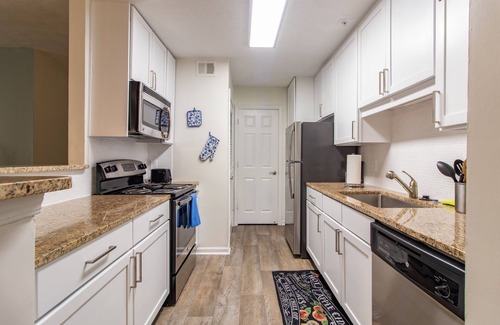 Vinings Apartamento | Vinings Vista: Your Serene VRBO Escape in Georgia