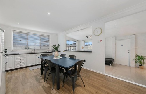 Cessnock Casa | Vino Poolhouse – A Perfect Blend of Comfort and Style