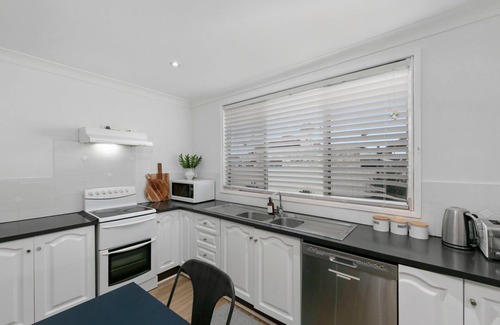 Cessnock Casa | Vino Poolhouse – A Perfect Blend of Comfort and Style