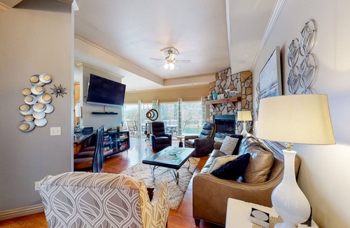 Eureka Springs Casa | Vintage 2-story lakefront home with fireplace, pellet smoker, firepit & decks