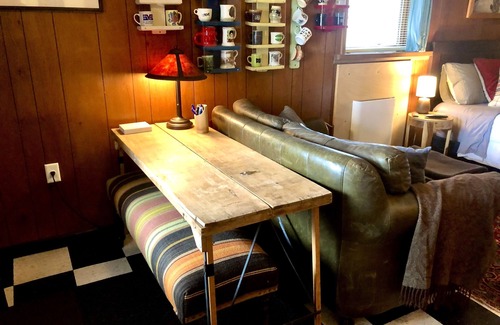 Cherry Valley Apartamento | Vintage Barbershop Studio