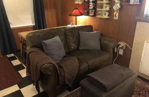 Cherry Valley Apartamento | Vintage Barbershop Studio