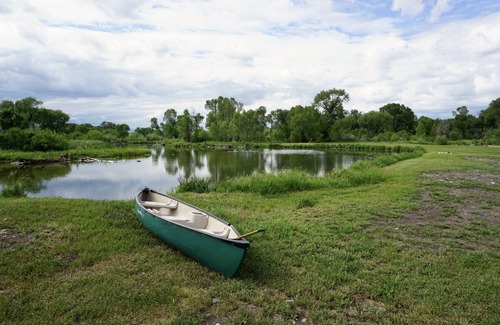 Augusta Cabina | Vintage Cabin Experience on Riverside Property