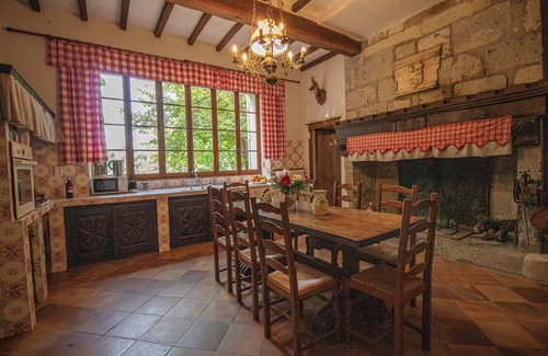 Nerac Casa | Vintage french mansion + swimming pool into a fenced park close to the river