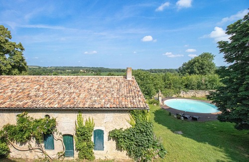 Nerac Casa | Vintage french mansion + swimming pool into a fenced park close to the river