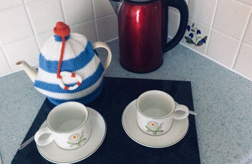 Hele Apartamento | Apartamento amueblado vintage con jardín, se admiten mascotas Barbacoa en gran patio y vistas al mar!