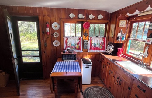 Winter Cabina | Vintage log cabin located in the Chequamegon National Forest on Blaisdell Lake.