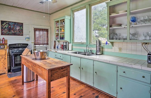 New Roads Casa | Vintage Louisiana Vacation Rental Home
