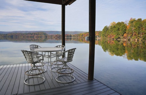Spring City Cabina | Vintage Mountain Lake Cabin w/ Huge Dock - camp vibes, privacy, family friendly!