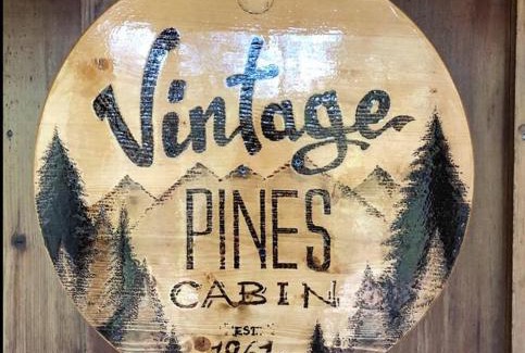 Coffee Creek Casa | Vintage Pines Cabin