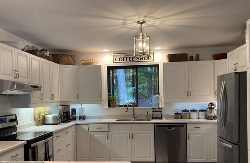 Muskoka Lakes Casa | Vintage Pines Muskoka Cottage - 6 bedroom family cottage in Port Carling!