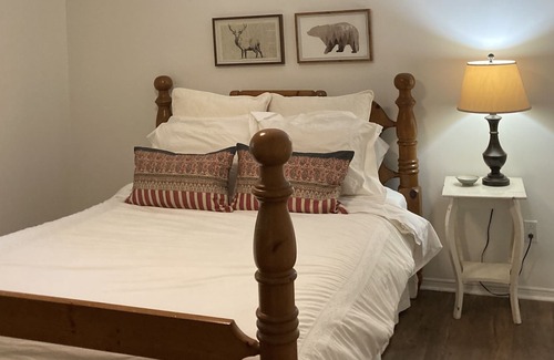 Muskoka Lakes Casa | Vintage Pines Muskoka Cottage - 6 bedroom family cottage in Port Carling!