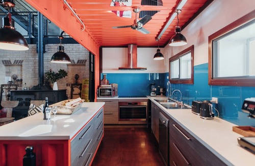 Hinton Casa | Vintage Steel Accommodation