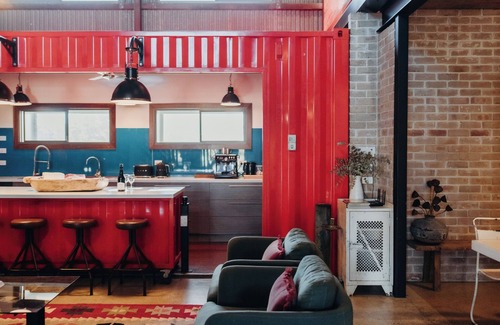 Hinton Casa | Vintage Steel Accommodation