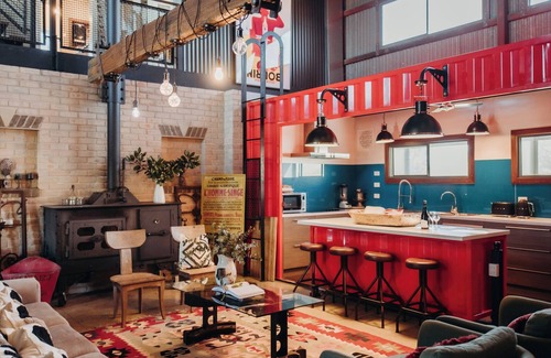 Hinton Casa | Vintage Steel Accommodation