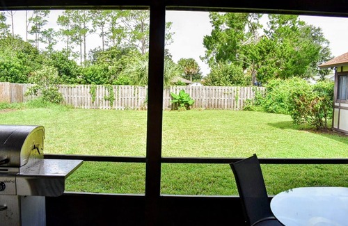 Palm Coast Casa | Vintage-Style Palm Coast Retreat w/ Sunroom