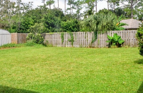 Palm Coast Casa | Vintage-Style Palm Coast Retreat w/ Sunroom