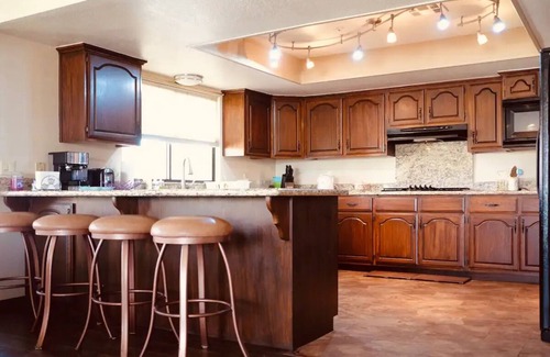Canyon Gate Casa | Vintage Vegas Oasis: Pool & Spa, 15 mins to Strip