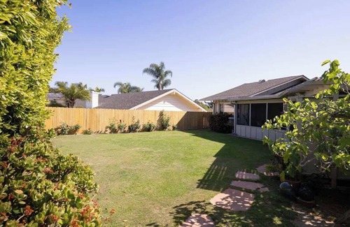 San Carlos Casa | Vintage Vibes|King Bed|Big Screen|Backyard & Bunks