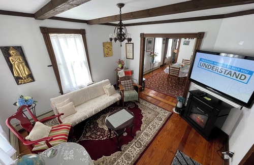 Mystic Apartamento | VintageVillageVictorian V^3 Old Port District, First Floor, Off-street Parking