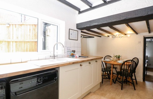 Freethorpe Casa | VINTNER'S COTTAGE, pet friendly, character holiday cottage in Reedham