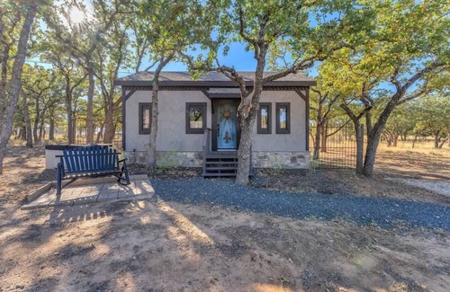 Fredericksburg Casa | Viognier: Pet Friendly, Hot-tub, 10-mins to Downtown!