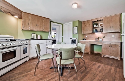 Fayetteville Casa | Violet's Farmhouse | Brand New Historic-Inspired Farmhouse