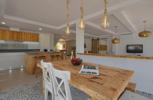 Panorama Villa | Violette by Aguilarent