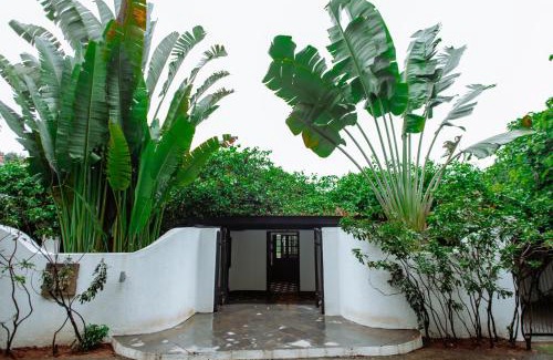 Siolim Villa | Viraam Estate by RÊVE - Infinity heated pool with caretaker and cook