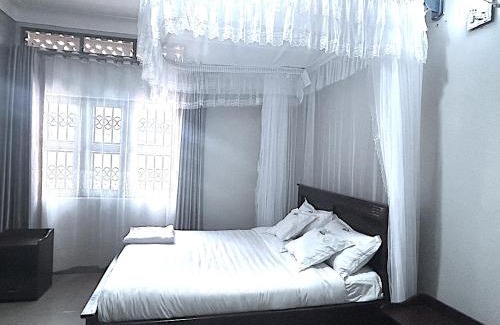 Mbarara Cama Y Desayuno | ViRRA Suites