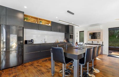 Frankton Casa | Viscount Haven - Lake Views