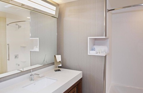 Port Gardner Casa | Visit Our Modern Everett, WA hotel Minutes From Boeing