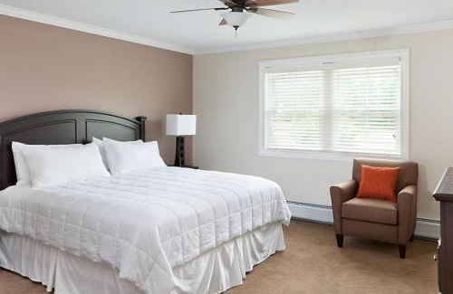 Lincoln Casa | Visit the beautiful Northeast scenery in this Studio Apt with resort amenities