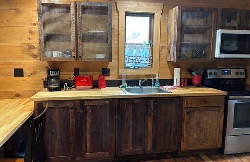 Pope County Cabina | Visit this rustic cabin snuggled deep in the heart of the Shawnee Forest