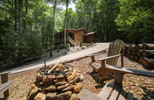 Cullowhee Casa | Visit WCU and Ski Sapphire Valley! Smoky Mtn Cabin