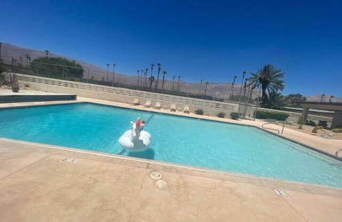 Borrego Springs Condominio | Vista Esterella Mid-Century Modern condo sleeps 4