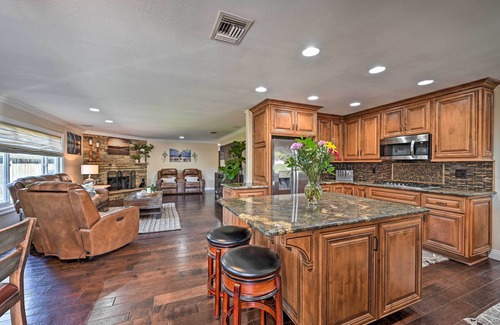 Vista Casa | Vista Home w/ Pool ~ 11 Mi to Tamarack State Beach