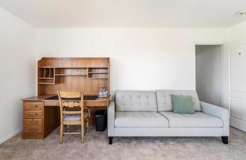 Winchester Casa | Vista Oasis Retreat - Southern California Wine Country - Mountain Views