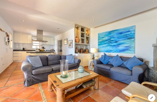 Es Cubells Villa | Vista única y panorámica de esta villa de 6 dormitorios y 6 baños.
