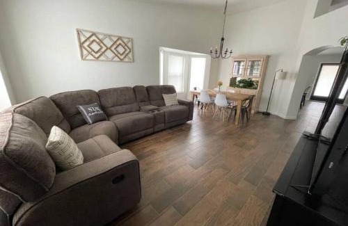 Sierra Vista Casa | Vista Retreat - Country Club Estates