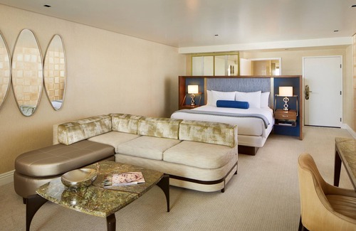 Norma Triangle Hotel | Vista Suite at The London West w/ Private Balconies Near Beverly Hills Shopping