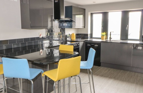 Meltham Casa | VISTA TASSO, pet friendly, with hot tub in Meltham