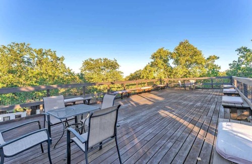 Fredericksburg Casa | Vitner Cottage: Hot Tub-pet Friendly-10-mins to Downtown!