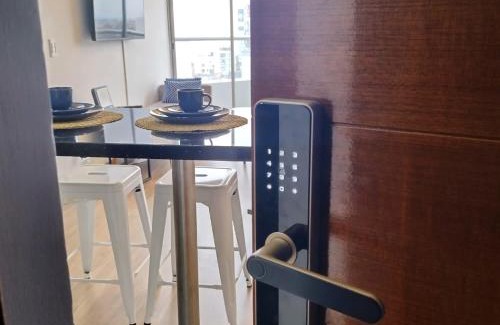 San Miguel Apartamento | Vive, trabaja y descansa, moderno departamento con balcón 2BR en San Miguel, Lima