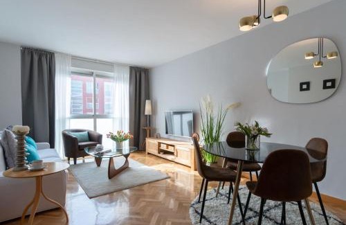 Ciudad Jardin Apartamento | Vivienda con zona de trabajo, piscina y parking