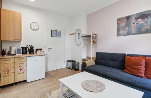 Eichwalde Apartamento | Vorstadtoase für 3 - Queensize-Bett, Schlafcouch, Parkplatz & Netflix - Nähe BER