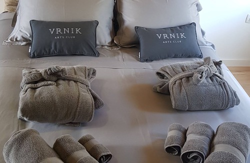 Cove Tri Zala (Zrnovo) Cama Y Desayuno | Vrnik Arts Club