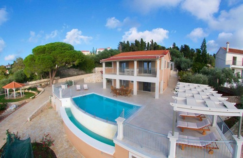 Antipata Villa | Vryonis - Cuatro Habitaciones Villa, Capacidad 8