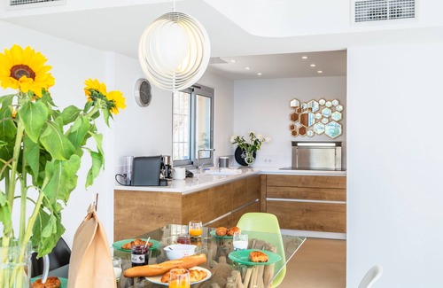 Lazaret Apartamento | Vue Des Anges-Breathless views over Baie des Anges