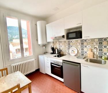 Toulon Apartamento | Vue Faron - Appart cosy - Proche Téléphérique/Gare